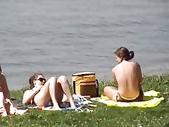 Podglądacze plaży topless
